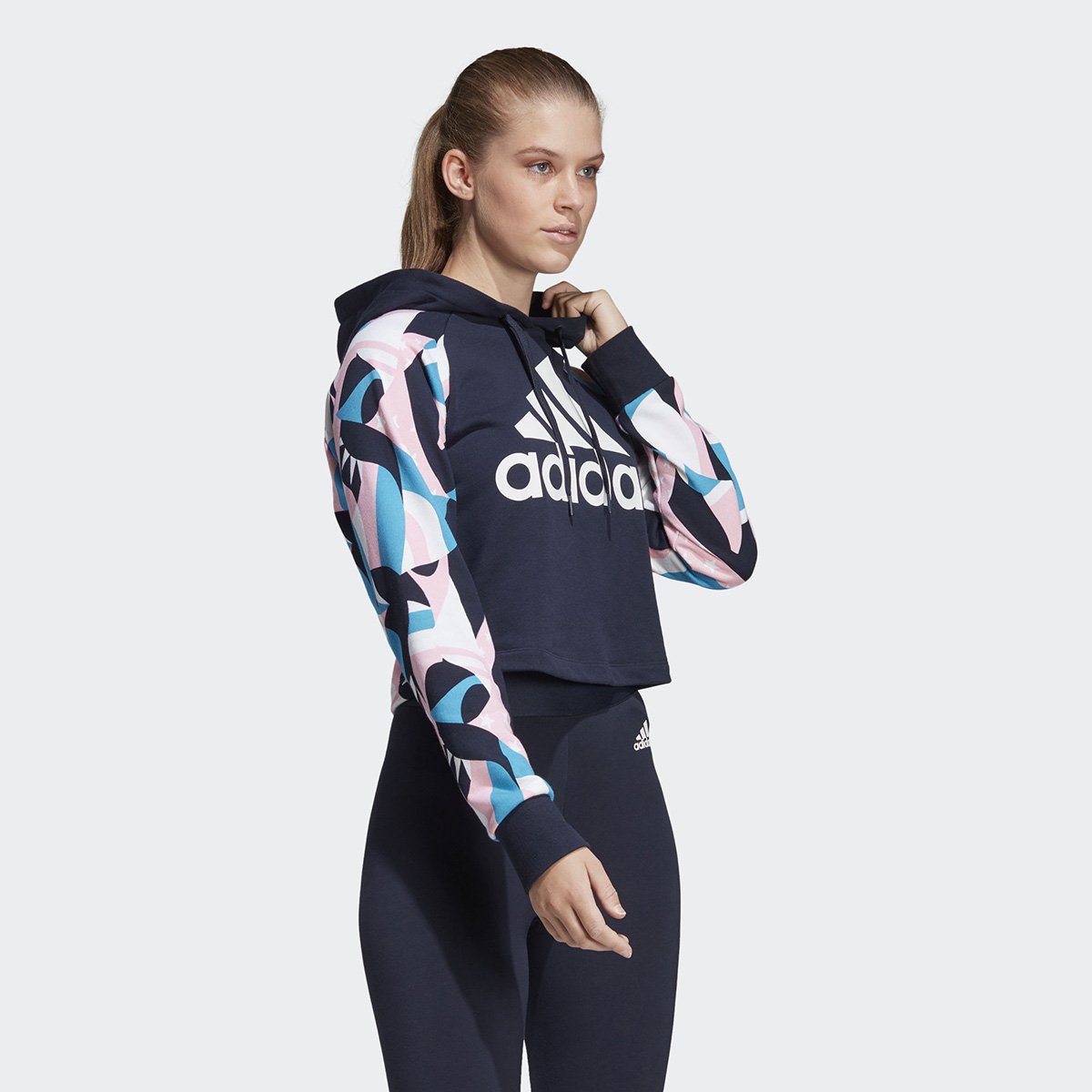 moletom curto adidas